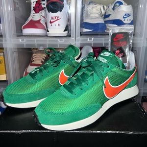 EUC Stranger Things Independence Day pack with pins, Nike Tailwind ‘79 men’s 7.5